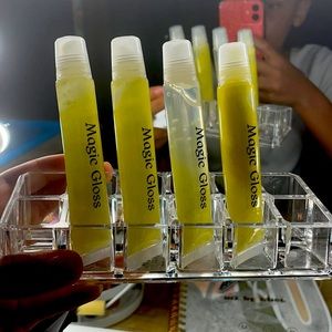 Vegan-based lipgloss flavor pineapple